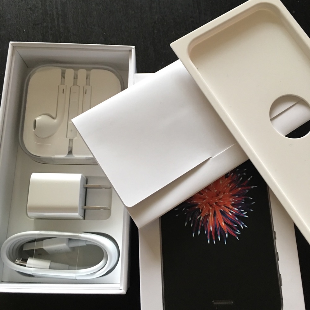 *SOLD LOCAL* iPhone 5 Cases - Picture 2 of 5